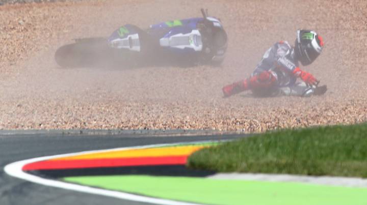 Hacía diez años que Lorenzo no se caía tres veces en un GP