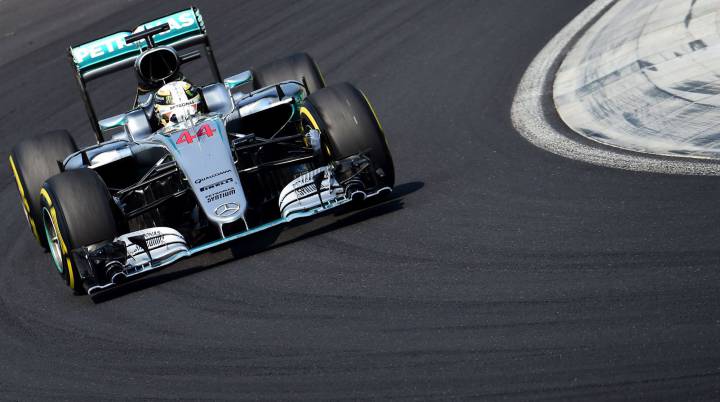 Hamilton vence en Hungría y es el nuevo líder del Mundial