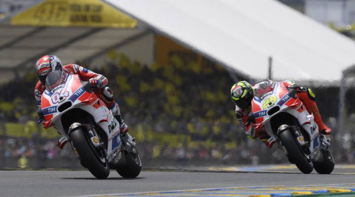 Ducati anima a Lorenzo en MotoGP: "No debe preocuparse por la moto"