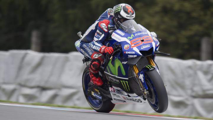 Brutal ataque final de Lorenzo ensayando para la pole de Brno.