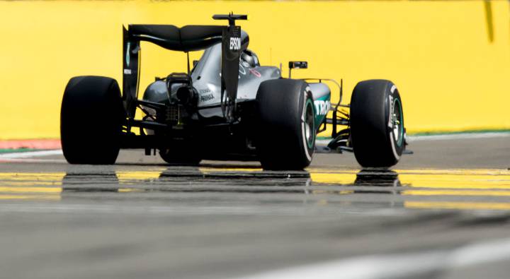 Mercedes ataca a Pirelli por las presiones de sus llantas