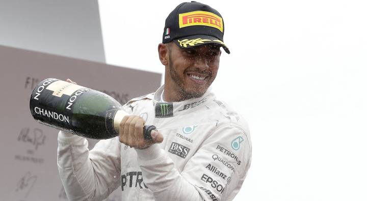 Hamilton escala al tercer cajón del podio histórico de la F1