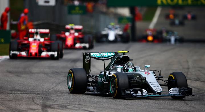 Ecclestone: "Mercedes ayudó a Ferrari, pero no es suficiente"