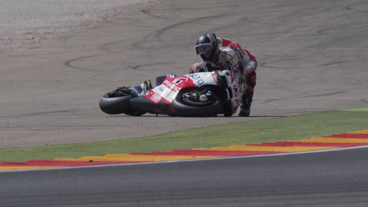 Redding, al suelo por Petrucci: "El problema es su p... cerebro".