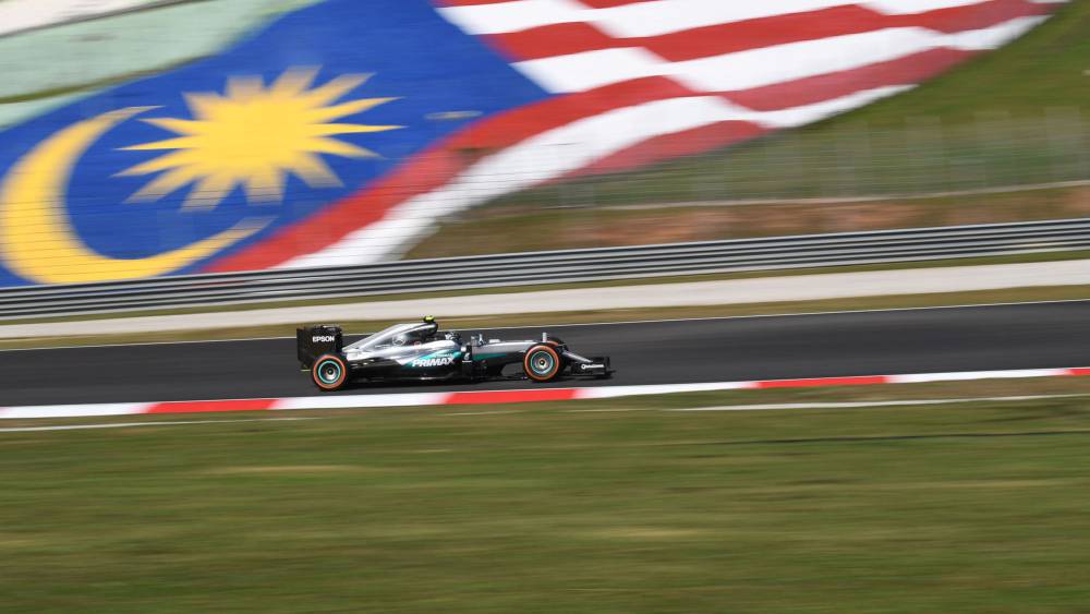 Alonso, quinto, a una décima de Vettel y su Ferrari en Sepang