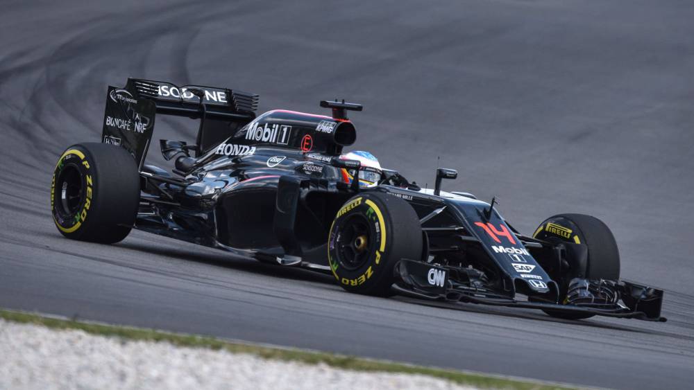 Honda acerca a Alonso a la cabeza con Hamilton primero