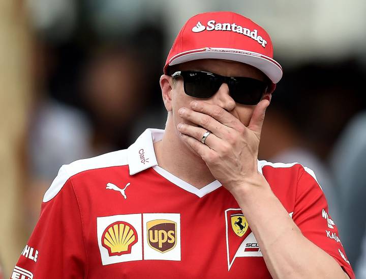 El Ferrari de Raikkonen no arrancaba... ¡por una linterna!