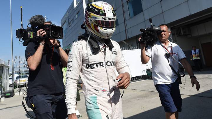 Hamilton estalla con Mercedes: "Alguien no quiere que gane".