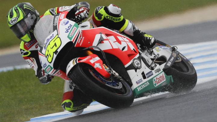 La lluvia borra a Lorenzo y catapulta a Crutchlow