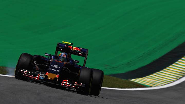 Raikkonen pasó a milímetros de Sainz en los libres