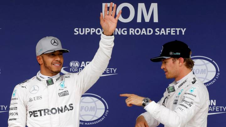 Hamilton y Rosberg se citan "en la primera curva"