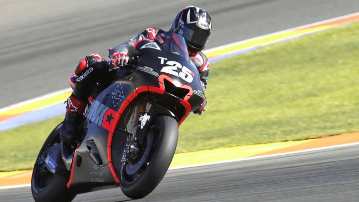 Maverick Viñales, en los test de Valencia.