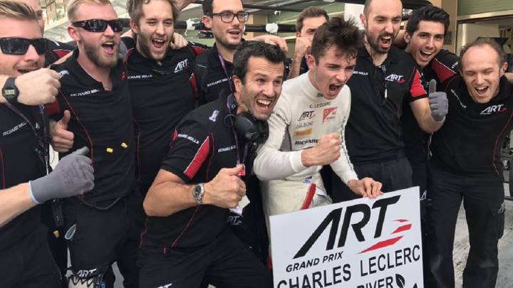 Charles Leclerc celebra el título de la GP3 conseguido en Abu Dhabi con su equipo ART.