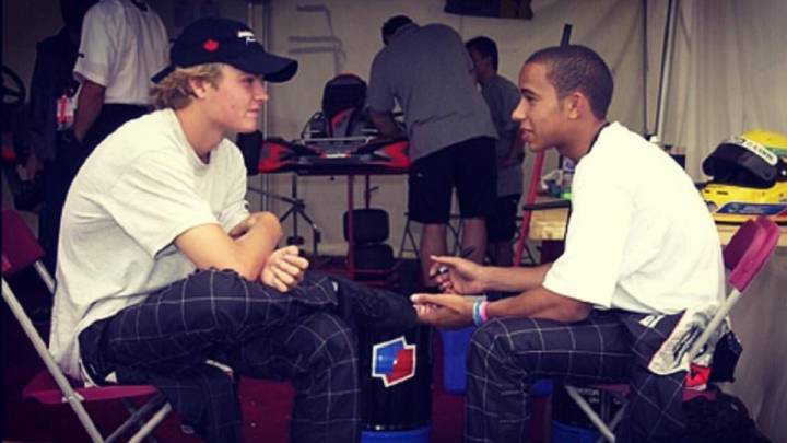 Nico Rosberg y Lewis Hamilton, en una imagen de archivo que subió el piloto británico para felicitar a su compañero en Mercedes por su título de campeón del mundo de Fórmula 1.
