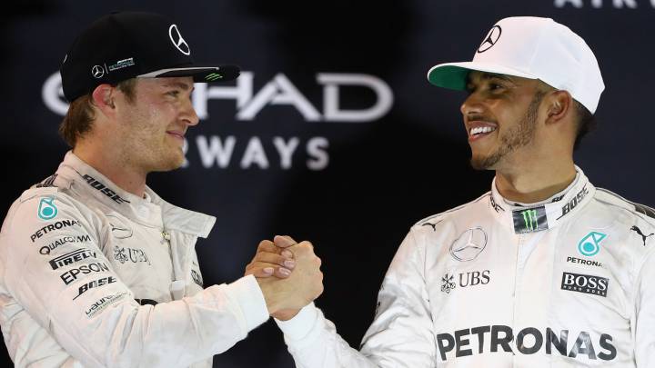 Rosberg y Hamilton en el podio de Abu Dhabi.