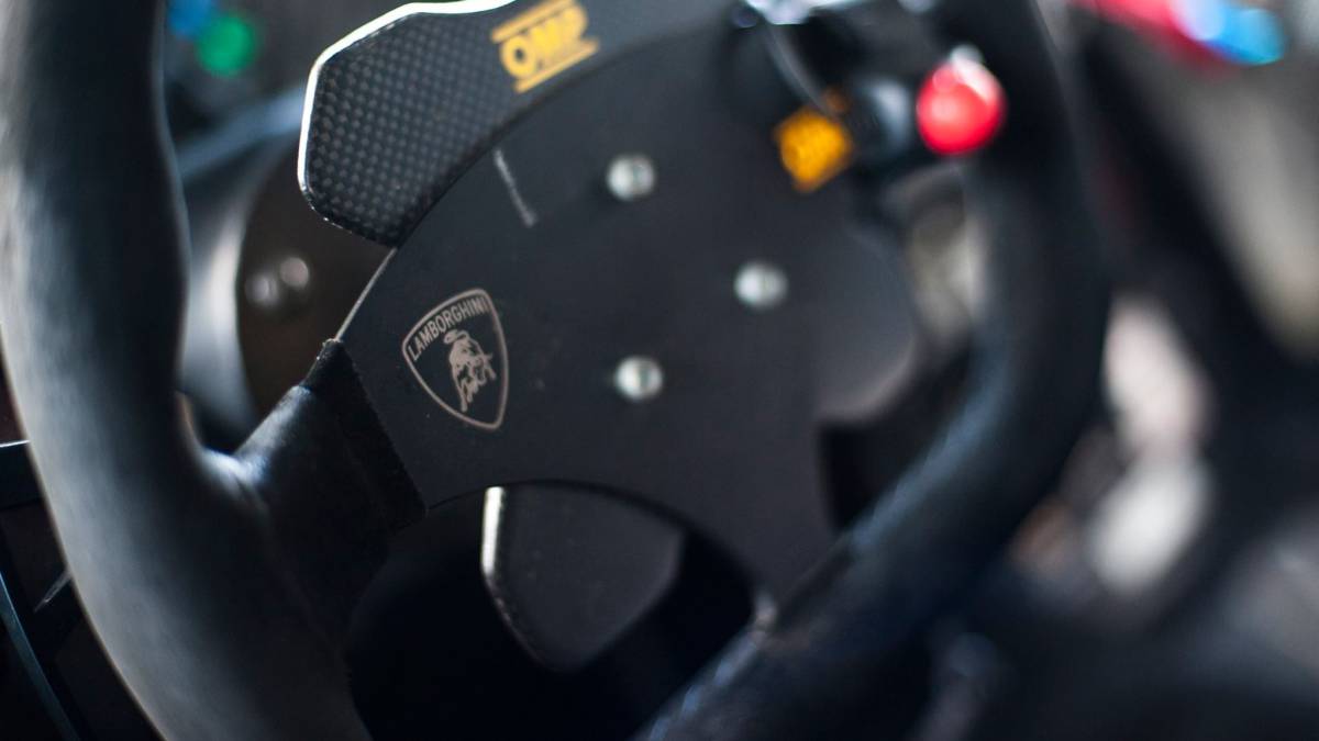 Volante de competición de Lamborghini.