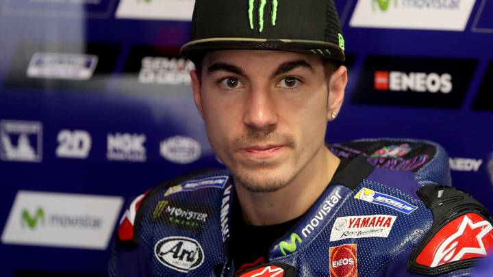 Maverick Viñales en el box de Yamaha durante el test de Australia.