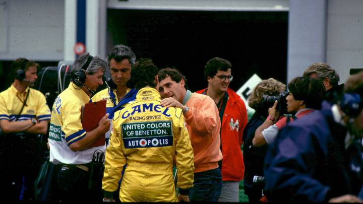 Senna se enfrenta a Schumacher con Symonds al lado del alemán.