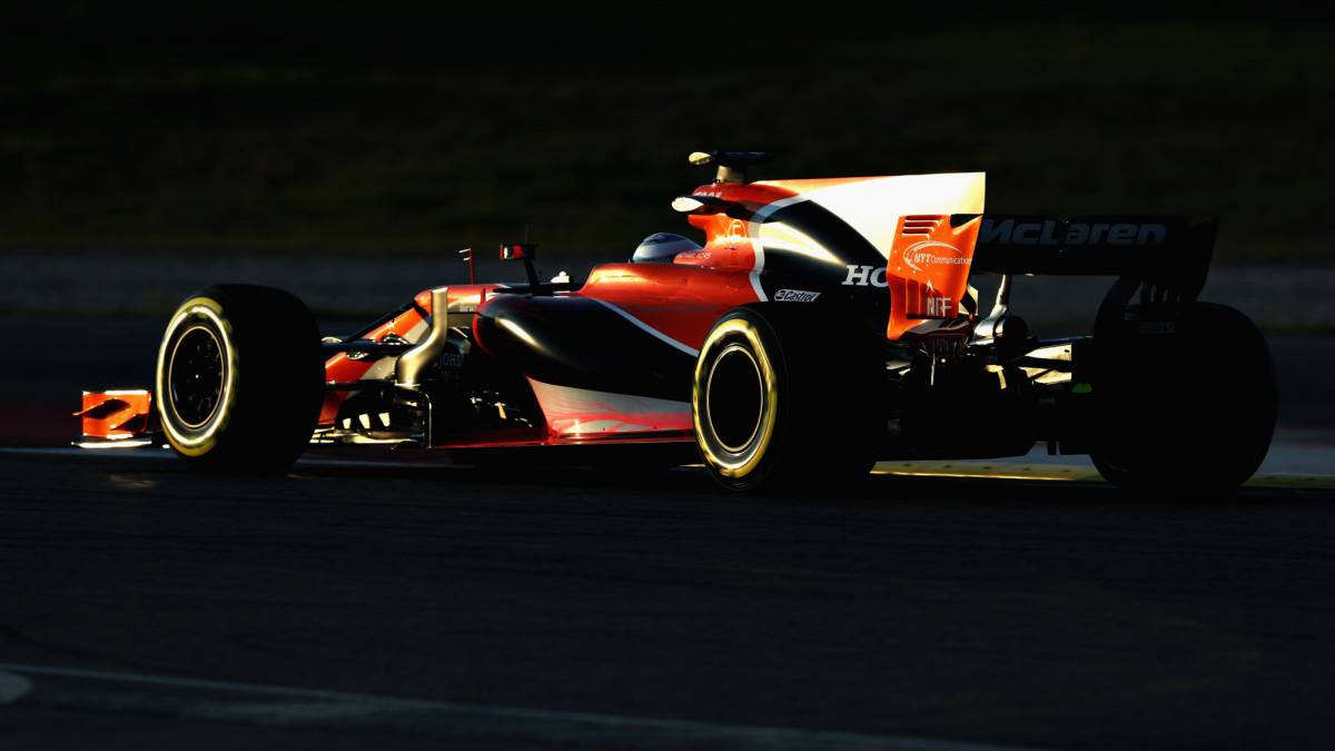 Alonso sufre el primer desastre del motor Honda de 2017