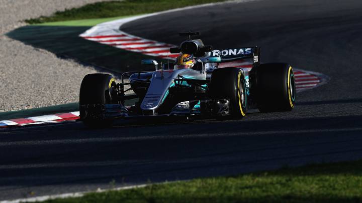 Hamilton: "El Mercedes parece mil veces mejor que los demás"