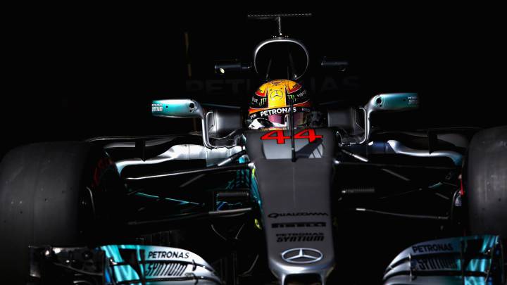Hamilton elogia el trabajo en equipo de Mercedes