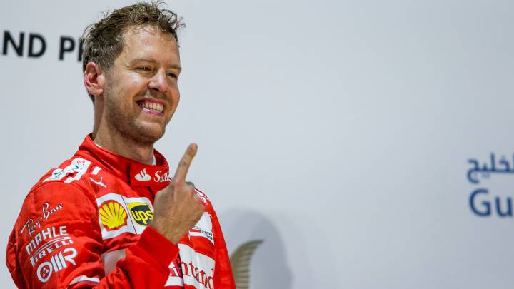 Sebastian Vettel, piloto de Ferrari, en el podio de Bahréin.