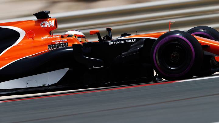 Stoffel Vandoorne con el McLaren en los test de Bahréin.