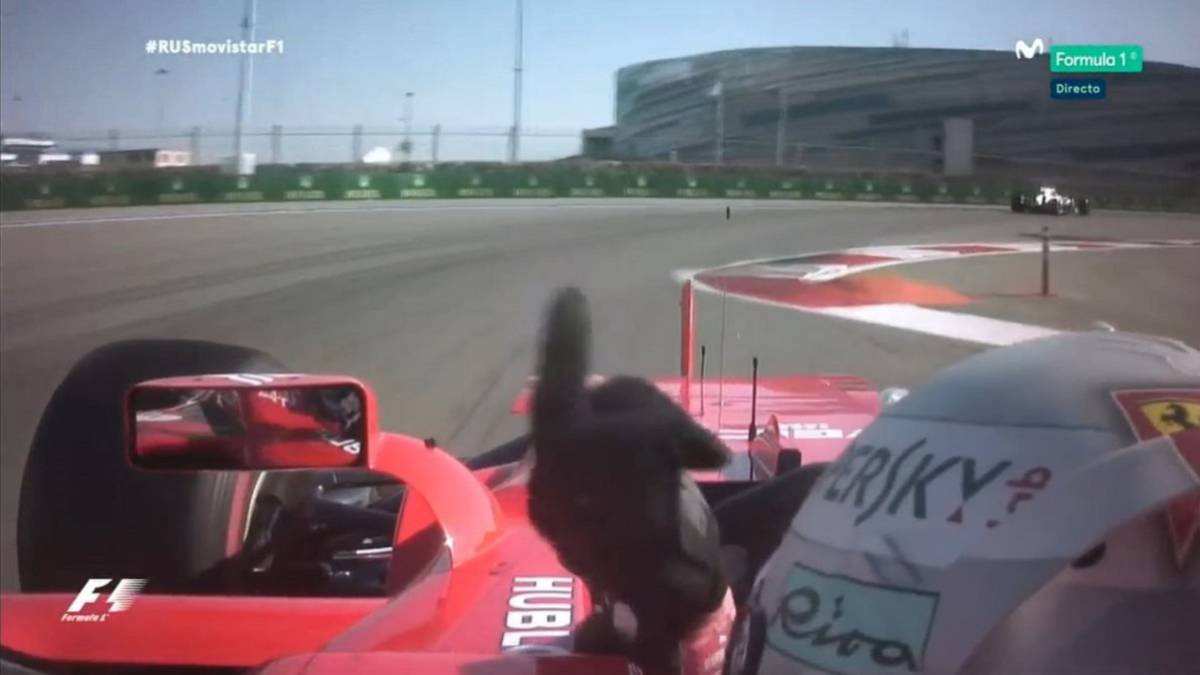 Sebastian Vettel saludando como el forero medio