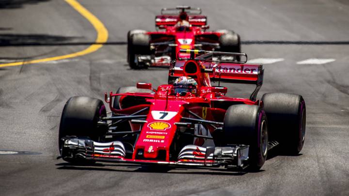 Kimi Raikkonen por delante de Sebastian Vettel en Mónaco.