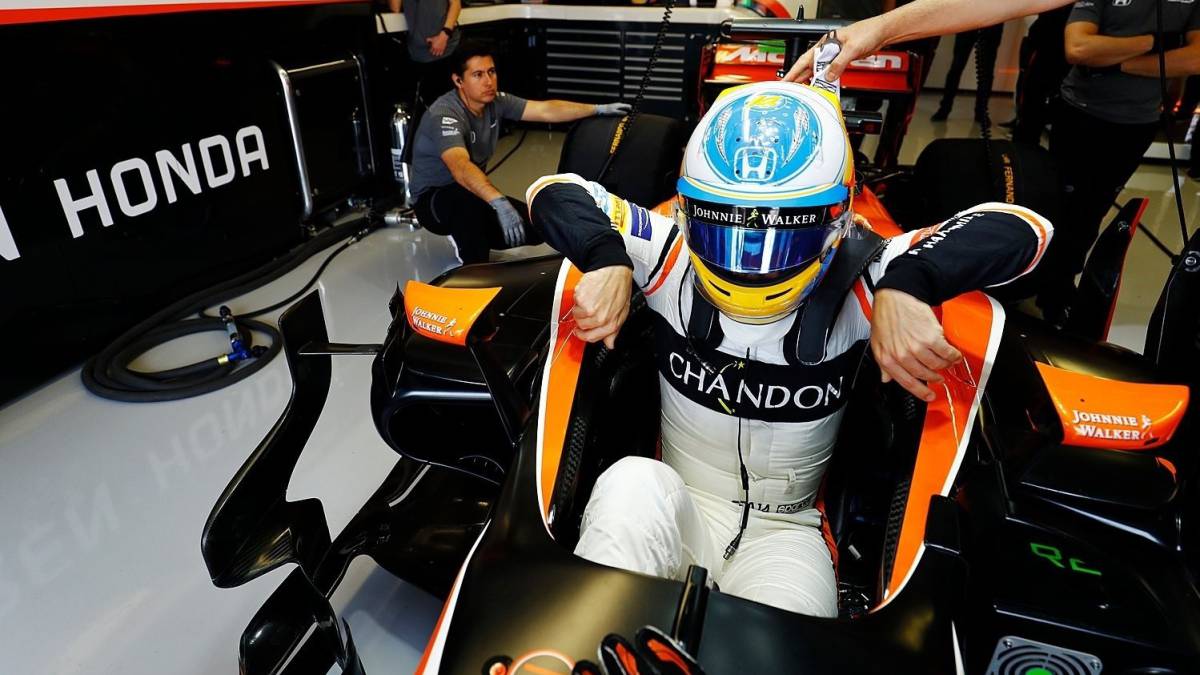 Fernando Alonso, penalizado con 15 posiciones en Bakú