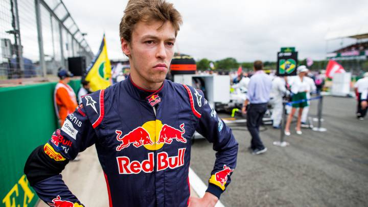 Kvyat responde: "Sainz debería de alejarse de mí en la Vuelta 1"