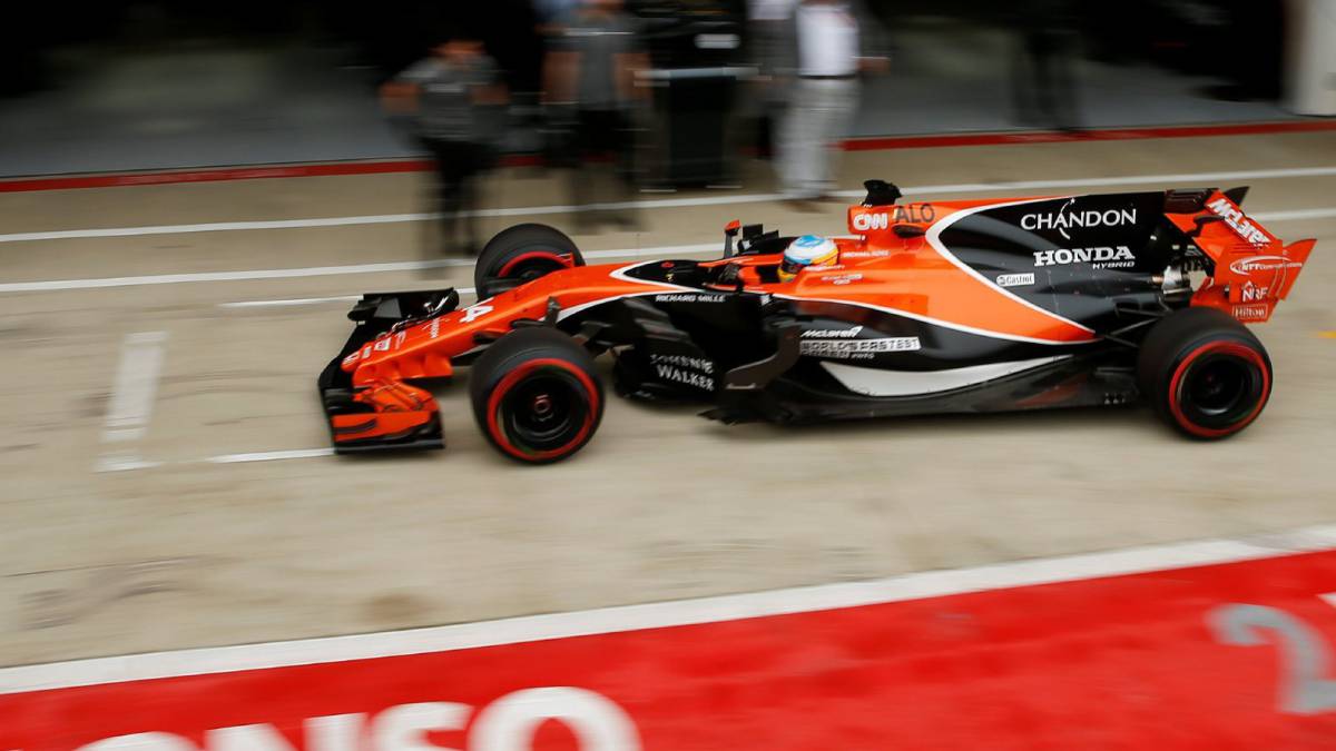 Fernando Alonso con el McLaren Honda en Silverstone.