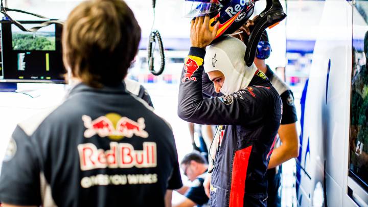 Carlos Sainz: "Casi paso a un Mercedes en la salida, pero me he conformado"