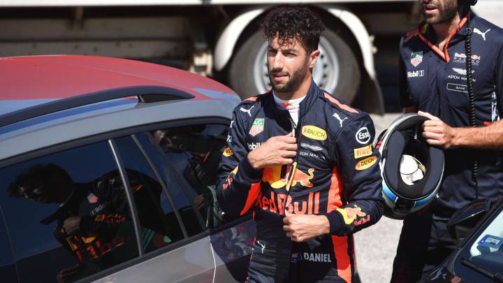 Daniel Ricciardo tras su abandono en Hungría.