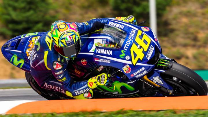 Rossi estrena el carenado Yamaha con el mejor tiempo