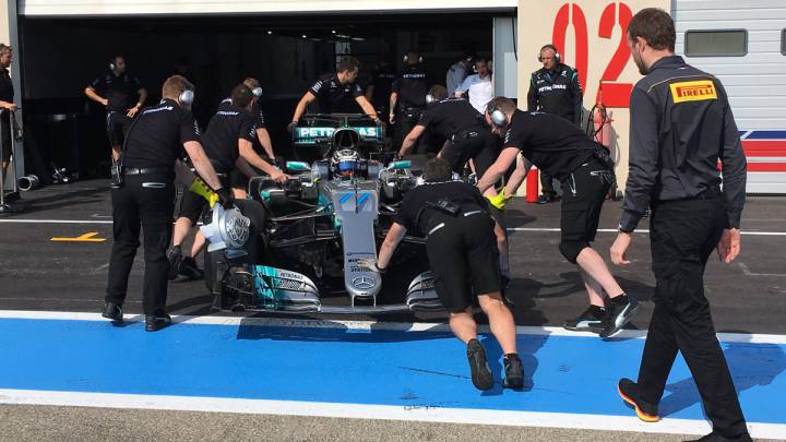 Hamilton y Bottas completan 223 vueltas con gomas Pirelli