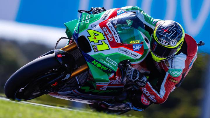 Espargaró se entromete en el duelo entre Márquez y Dovizioso