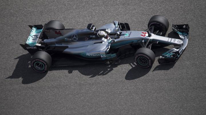 Hamilton, pole, Sainz y Alonso brillan