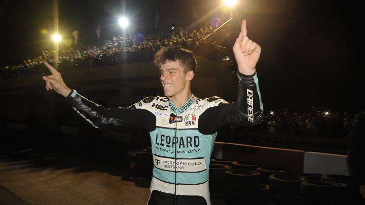 Miles de mallorquines rinden homenaje a su campeón Mir