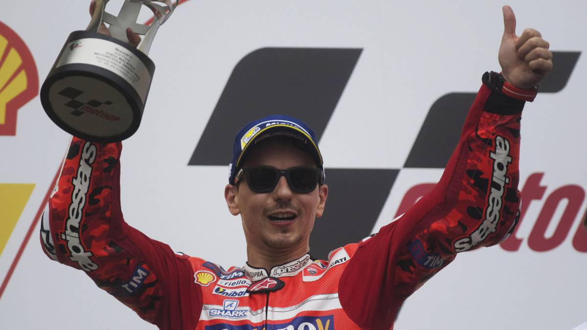 Lorenzo: "Márquez tiene más presión que Dovizioso"