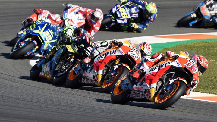Márquez y Pedrosa lideran un grupo de MotoGP.