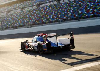 United arregla el coche de Alonso tras 40 minutos parado