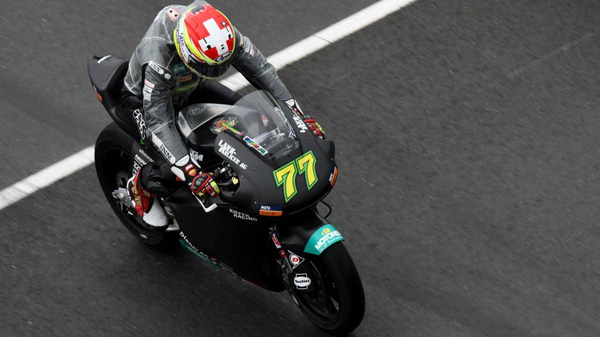 Solo cuatro pilotos desafían a la lluvia en la primera sesión de entrenamientos de Moto2 y Moto3.