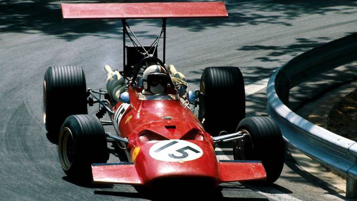 Ferrari regresa a sus orígenes: decoración totalmente roja