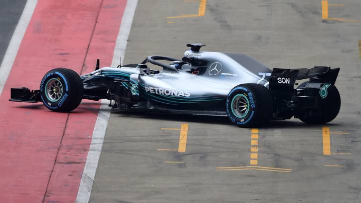 Valtteri Bottas con el nuevo Mercedes W09 en Silverstone.