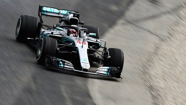 Lewis Hamilton con el Mercedes W09 en Montmeló.
