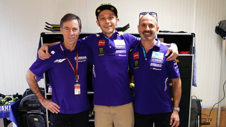 Valentino Rossi to race on into his 40s after signing new deal