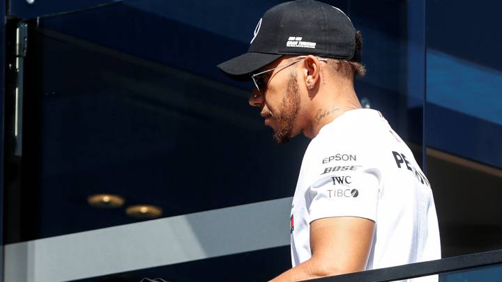 Hamilton muestra lealtad a Mercedes y rechaza a Ferrari