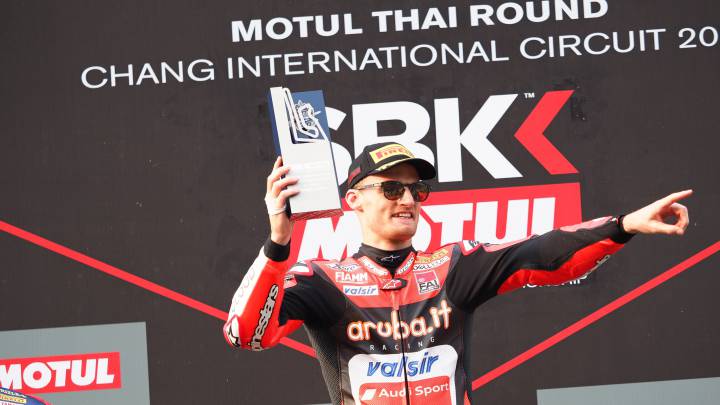 Davies gana en solitario y Forés ya es tercero en el mundial