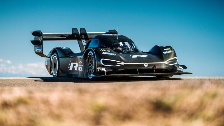 Dumas prueba el Volkswagen eléctrico en Pikes Peak